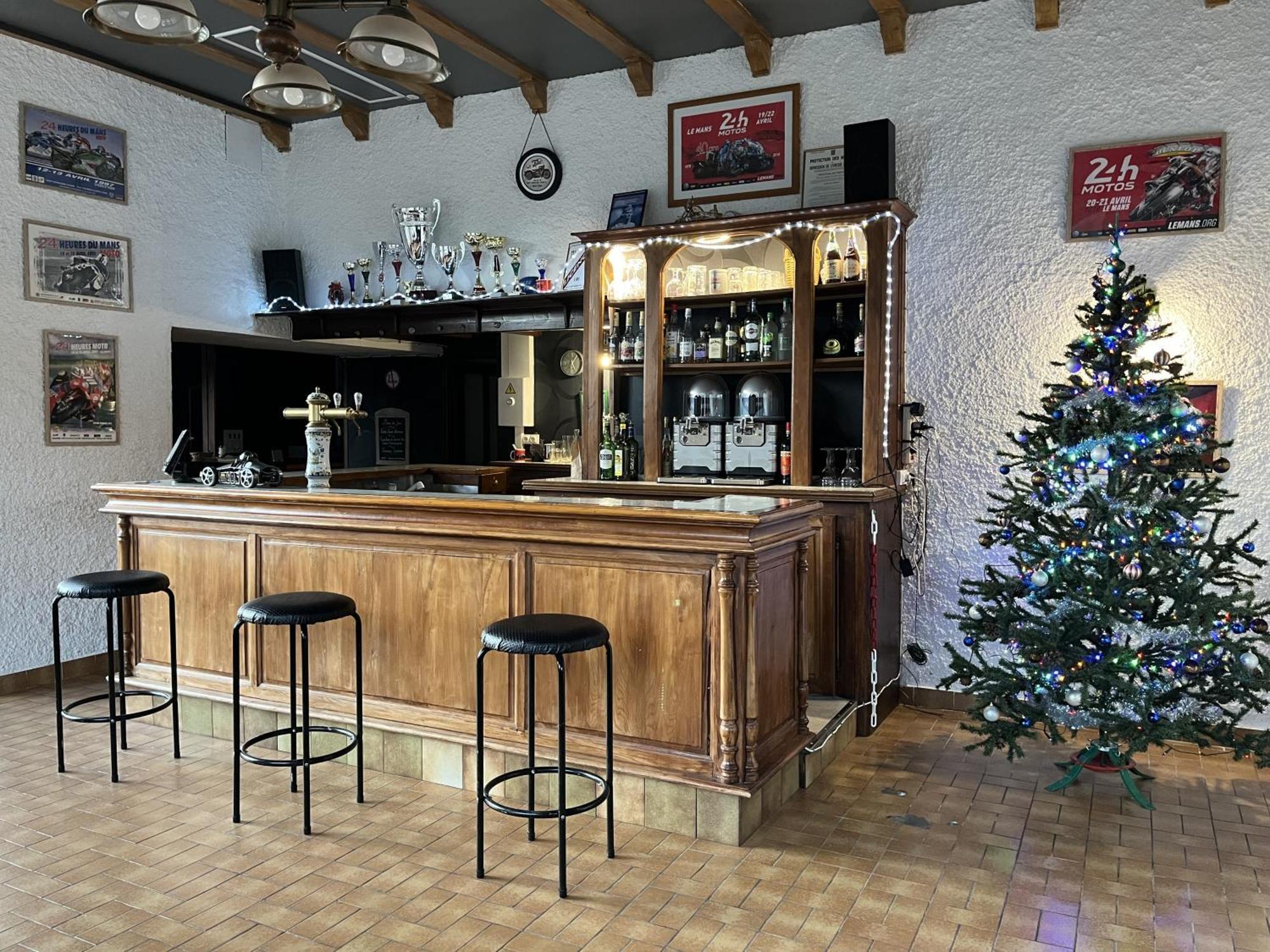Gite-Auberge Du Pont De Lanau Neuvéglise Buitenkant foto