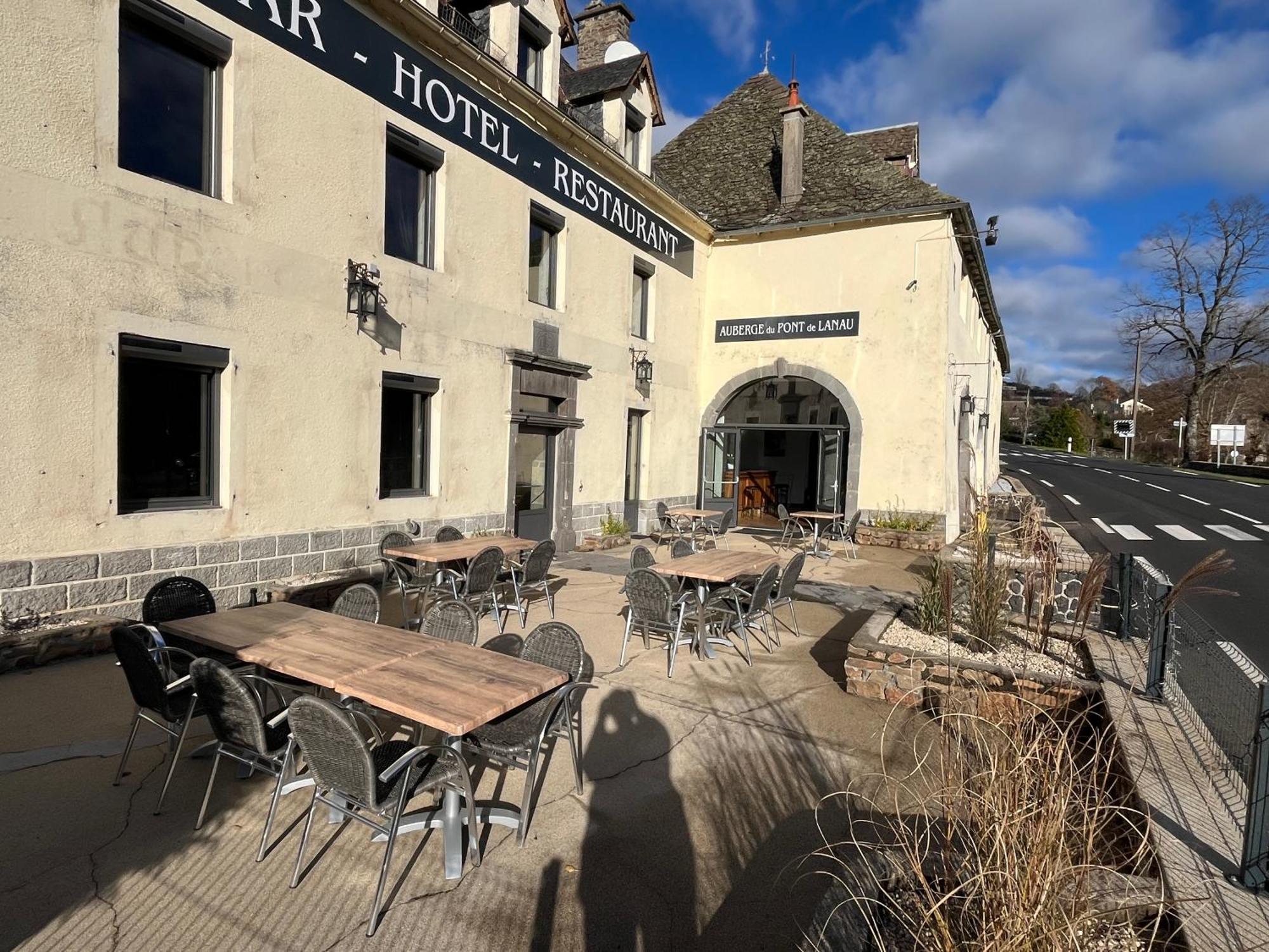 Gite-Auberge Du Pont De Lanau Neuvéglise Buitenkant foto